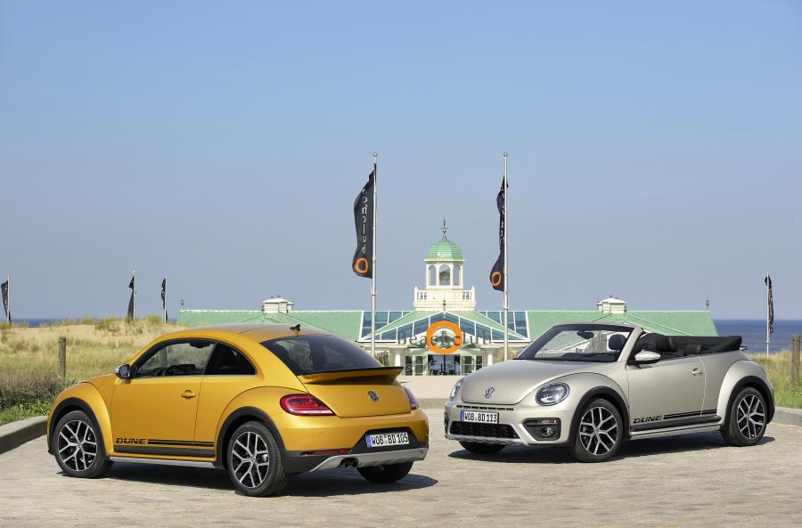  Volkswagen Beetle Dune Convertible 2016 года  (фото 8 из 32)